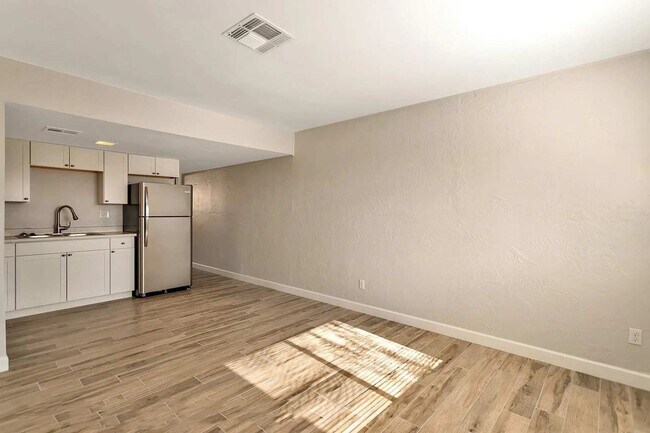 936 E Roma Ave Phoenix, AZ 85014 photo 3