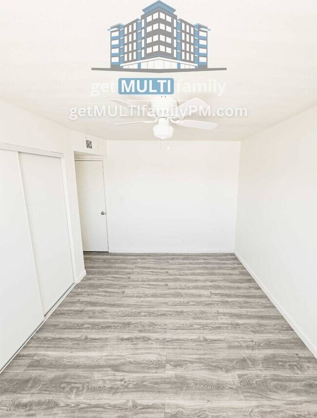 7120 N 66th Dr Glendale, AZ 85301 photo 4