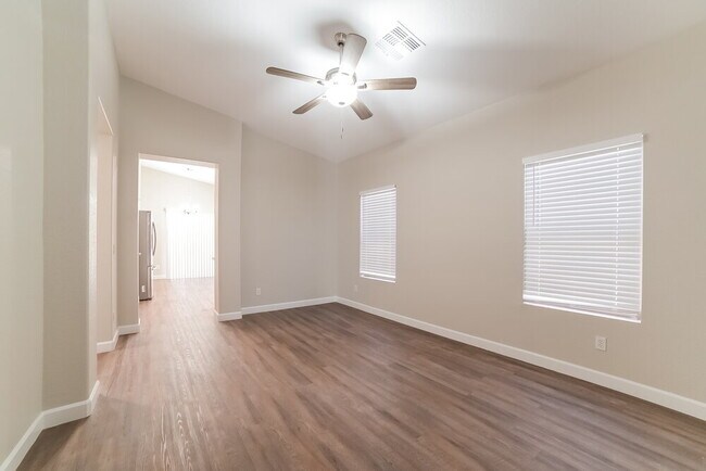 947 S Tucana Ln Gilbert, AZ 85296 photo 4