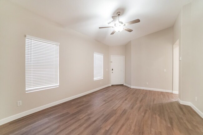 947 S Tucana Ln Gilbert, AZ 85296 photo 3