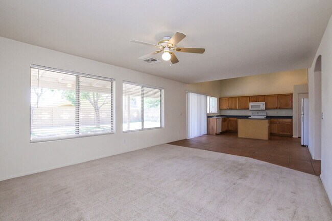 14711 W Ely Dr Surprise, AZ 85374 photo 4