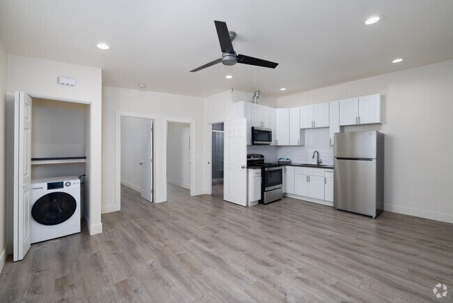 Parkway Plaza Apartments photo 2