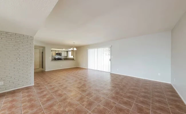 16510 W Jenan Dr Surprise, AZ 85388 photo 2