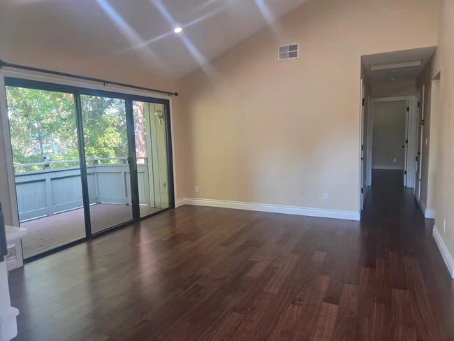 2BR/1BA Condo on Makati Cir · San Jose photo 5