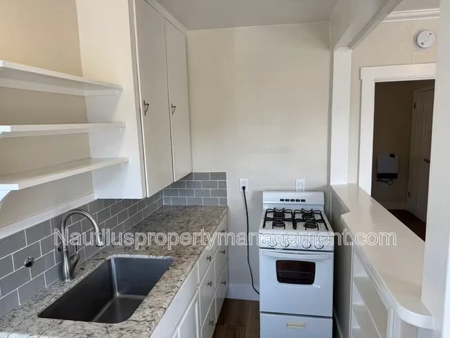 202 Cherry Ave Capitola, CA 95010 photo 4