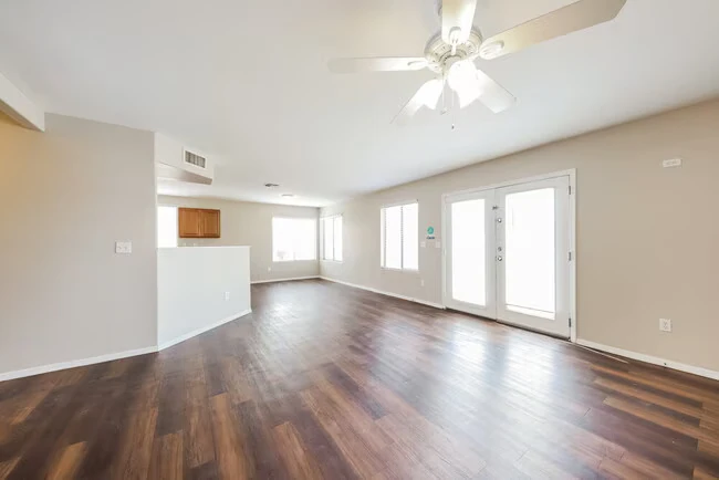 10457 W Oregon Ave Glendale, AZ 85307 photo 4