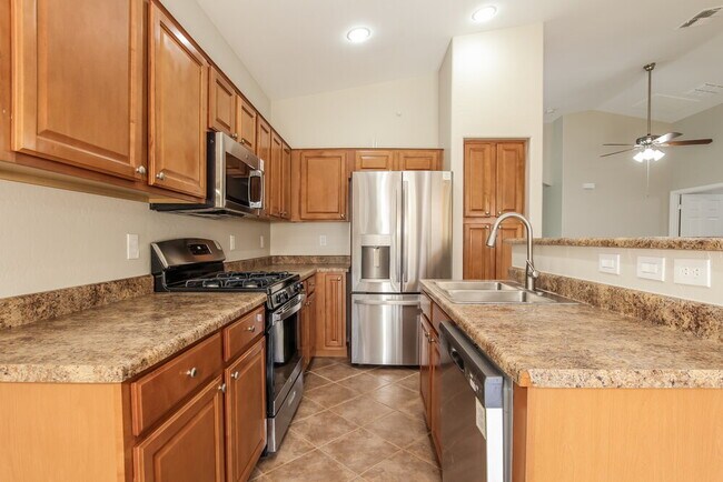 12137 W Dove Wing Way Peoria, AZ 85383 photo 5