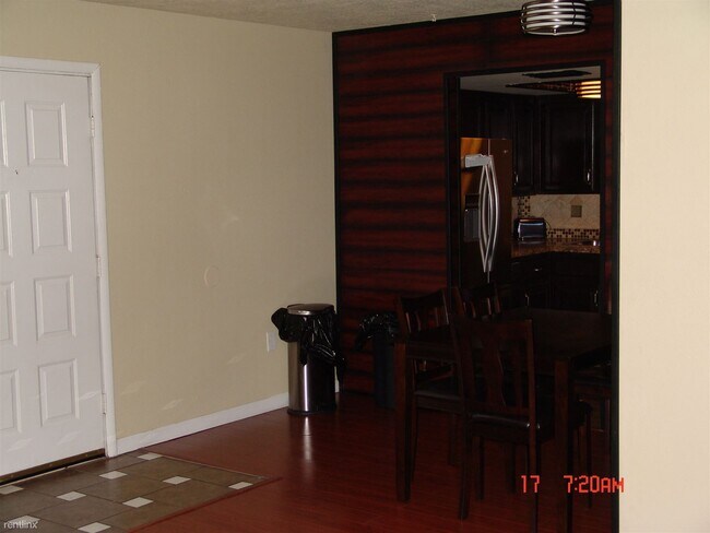 461 W Holmes Ave Mesa, AZ 85210 photo 3