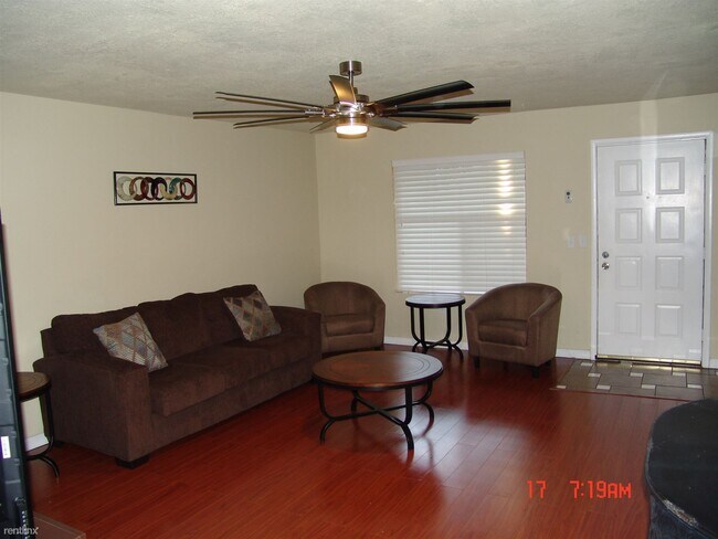 461 W Holmes Ave Mesa, AZ 85210 photo 4