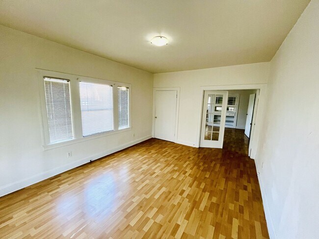 520 49th St unit Unit D photo 2