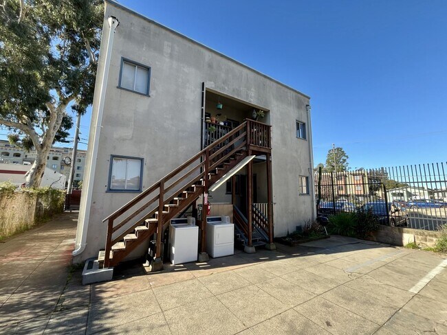 520 49th St unit Unit D photo 5