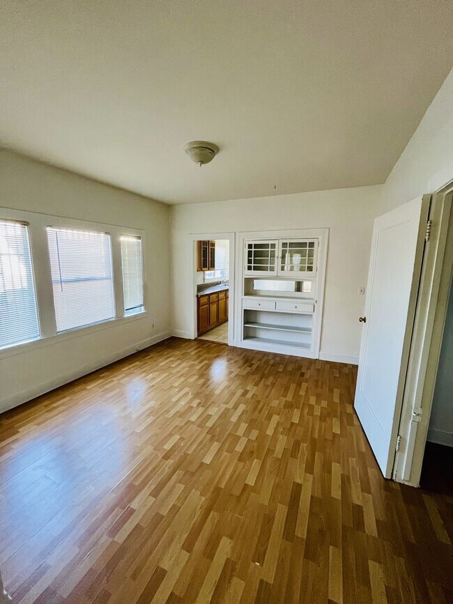 520 49th St unit Unit D photo 3