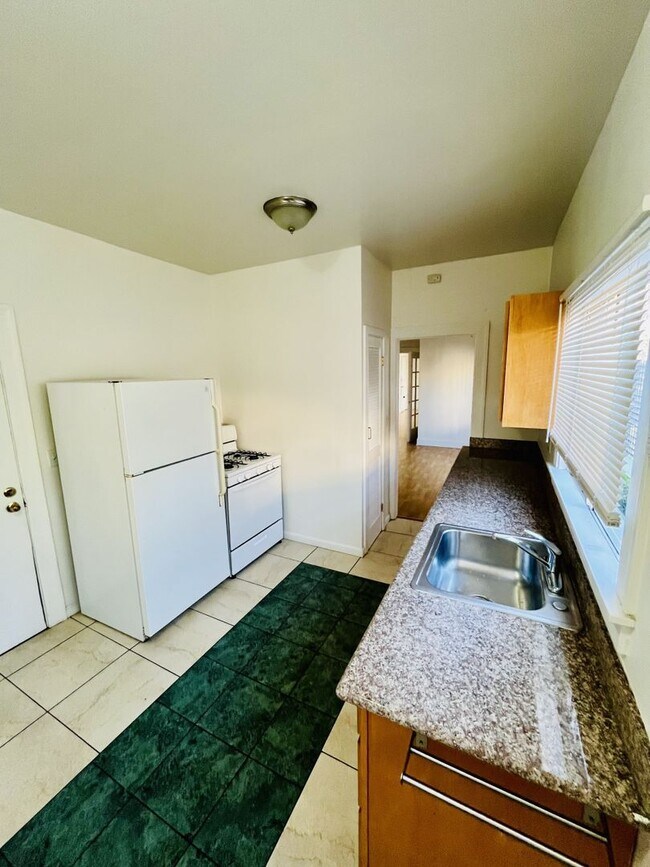 520 49th St unit Unit D photo 4
