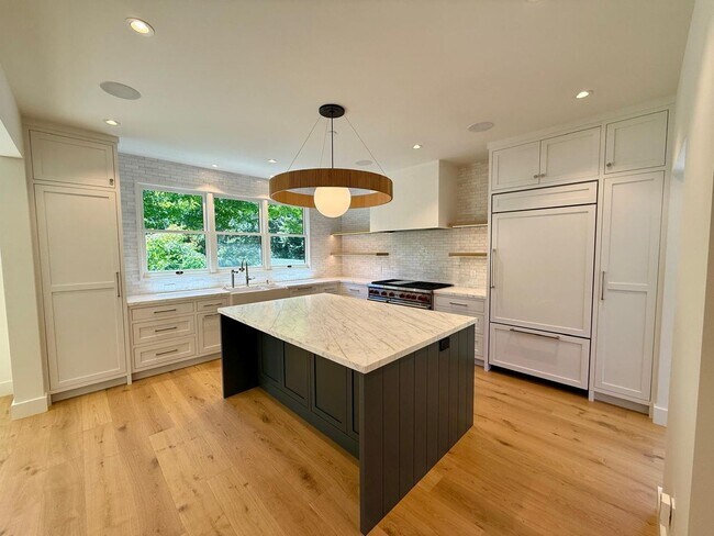 Stunning Fully Renovated 5-bedroom 4-bath Home In Larkspur’s Coveted Baltimore Park photo 3