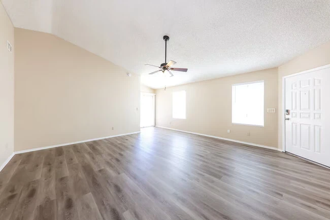 8864 W Morningside Dr Peoria, AZ 85382 photo 5