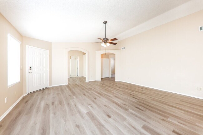 8864 W Morningside Dr Peoria, AZ 85382 photo 4