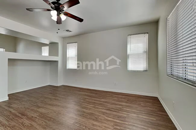 17403 W Langer Ln Surprise, AZ 85388 photo 5