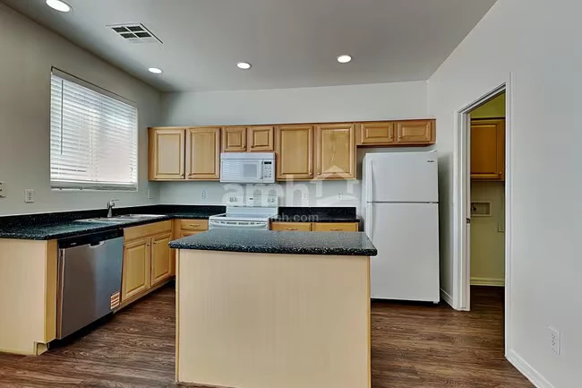 17403 W Langer Ln Surprise, AZ 85388 photo 3