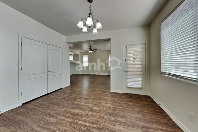 17403 W Langer Ln Surprise, AZ 85388 photo 4