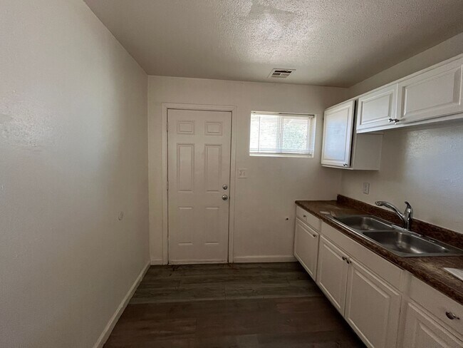 373 N Nevada St Chandler, AZ 85225 photo 2