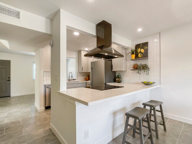 1325 S McKemy St Tempe, AZ 85281 photo 3