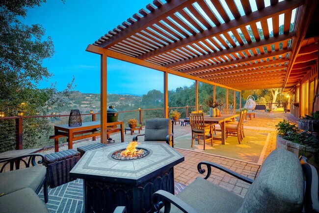 3046 Skycrest Dr Fallbrook, CA 92028 photo 2