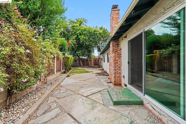 1359 Anza Way photo 4
