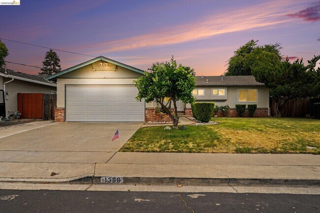 1359 Anza Way photo 2