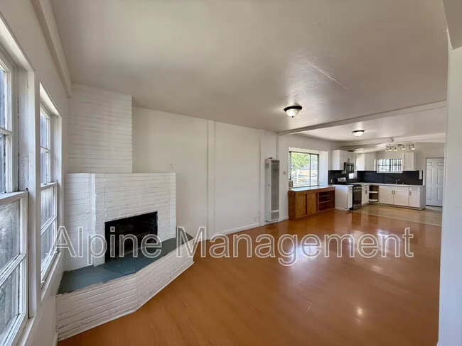 2BR/1BA Apartment on 52nd Ave · Oakland