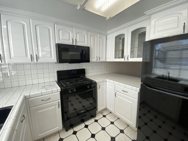 4024 Crystal Dawn Ln San Diego, CA 92122 photo 3