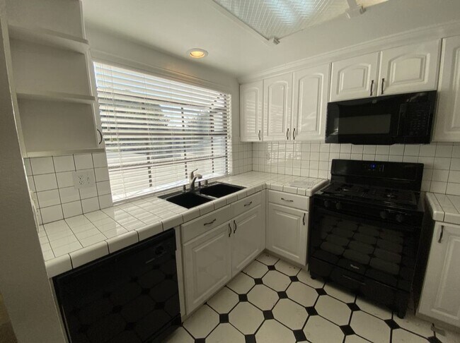4024 Crystal Dawn Ln San Diego, CA 92122 photo 2