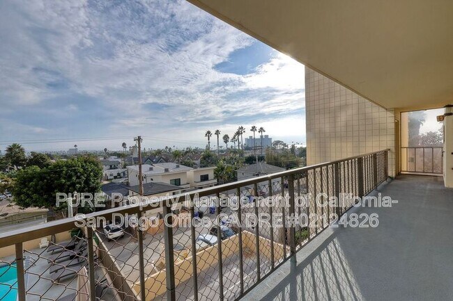 4944 Cass St San Diego, CA 92109 photo 2