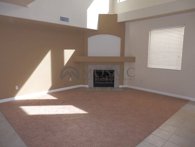 2106 E Briarwood Ter photo 4