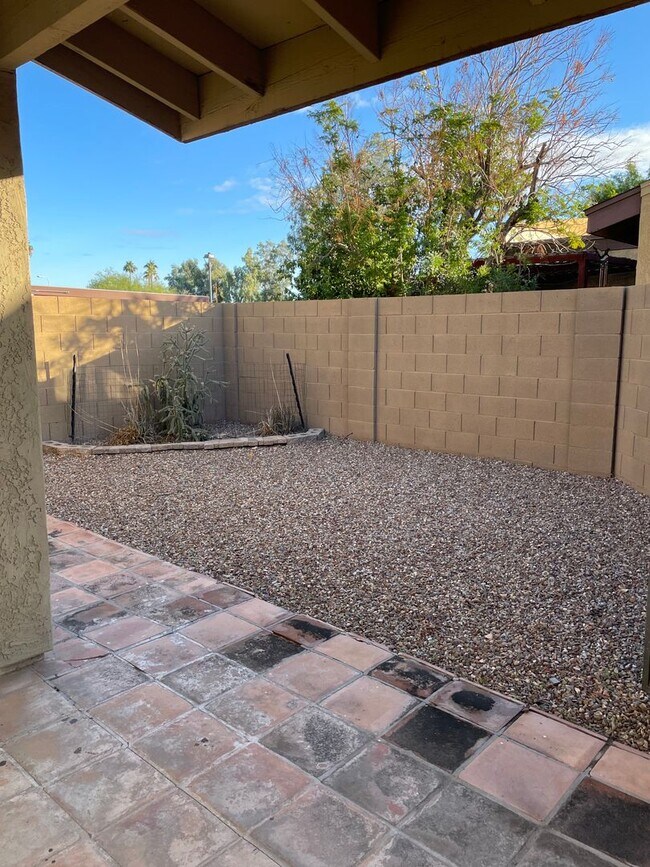 913 S Hacienda Dr Tempe, AZ 85281 photo 3