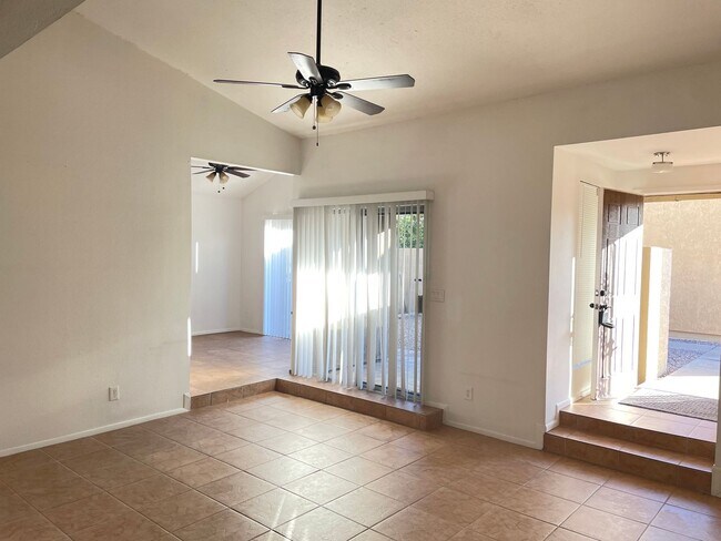913 S Hacienda Dr Tempe, AZ 85281 photo 4