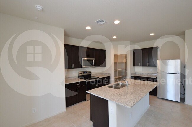 18233 N Cypress Ln Maricopa, AZ 85138 photo 3