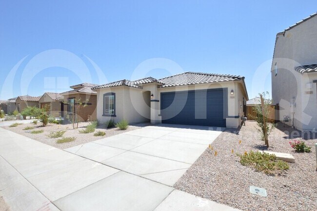 18233 N Cypress Ln Maricopa, AZ 85138 photo 2
