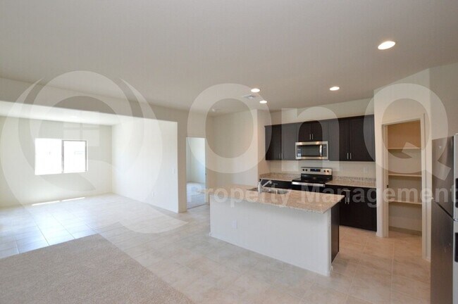 18233 N Cypress Ln Maricopa, AZ 85138 photo 5