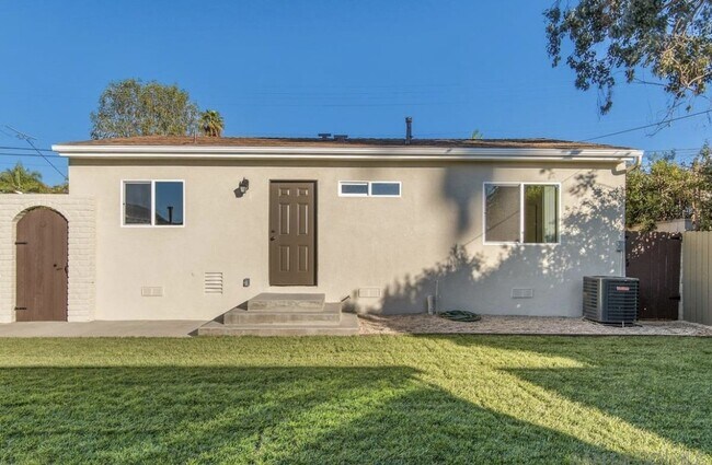 4033 Violet St La Mesa, CA 91941 photo 2