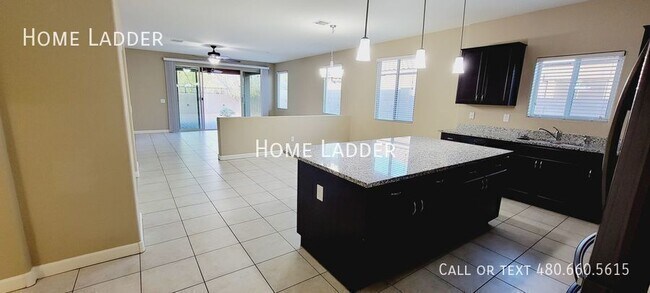 13526 W Desert Moon Way Peoria, AZ 85383 photo 2