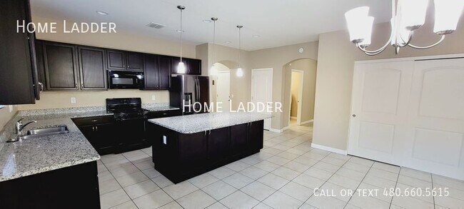 13526 W Desert Moon Way Peoria, AZ 85383 photo 4