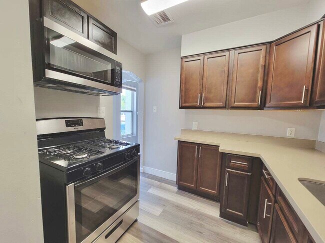 1833 E Harvard St Phoenix, AZ 85006 photo 3