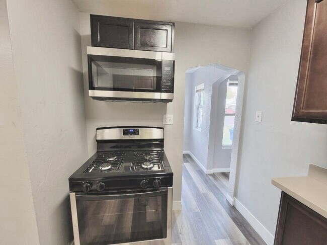 1833 E Harvard St Phoenix, AZ 85006 photo 4
