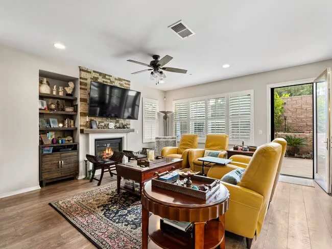 2073 White Alder Ln Vista, CA 92084 photo 4