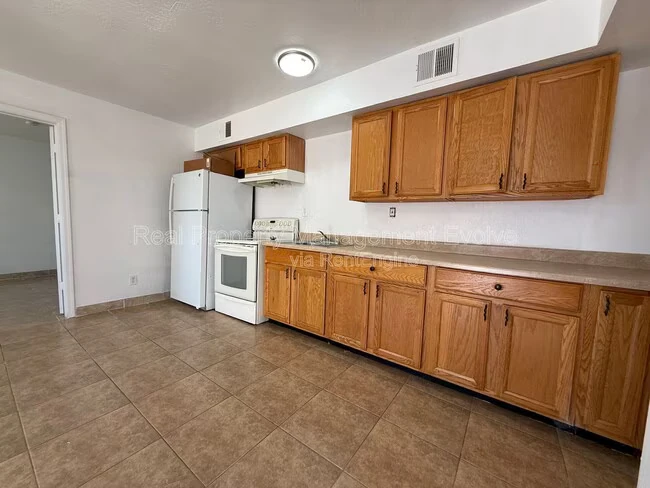 3223 W Madison St Phoenix, AZ 85009 photo 4