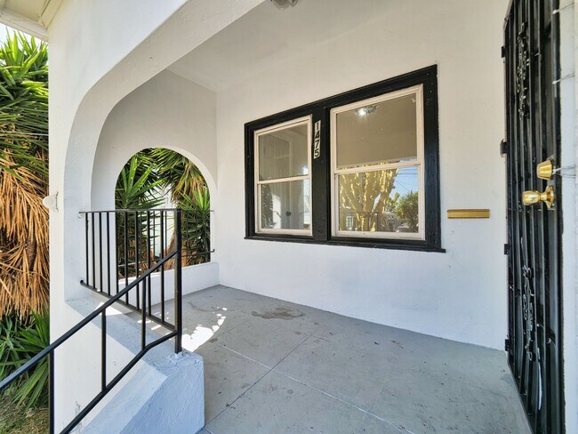 Charming 3 Bedroom 2 Bathroom Home Available photo 4