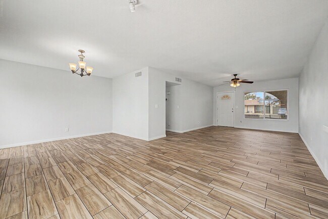 5439 W Becker Ln photo 3