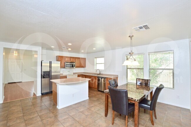 1922 E Patrick Ln Phoenix, AZ 85024 photo 2