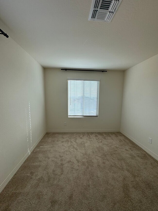 17256 W Spur Dr Surprise, AZ 85387 photo 4