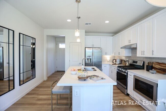 6552 N 15th Dr Phoenix, AZ 85015 photo 2